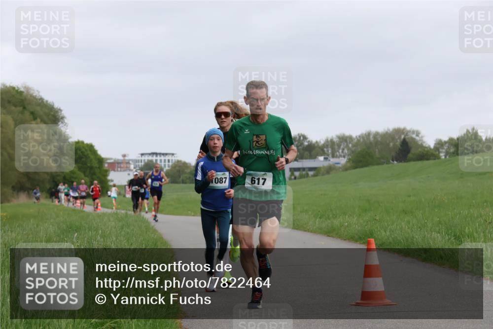 04.05.2025 - 8. Wedeler Halbmarathon Yannick Fuchs http://msf.ph/oto/7822464 04.05.2025 11:10:41 Laufen 087, 617 meine-sportfotos.de