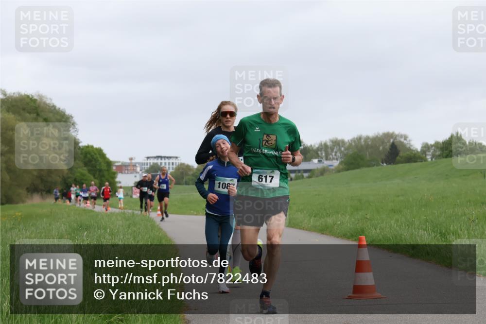04.05.2025 - 8. Wedeler Halbmarathon Yannick Fuchs http://msf.ph/oto/7822483 04.05.2025 11:10:41 Laufen 108, 617 meine-sportfotos.de