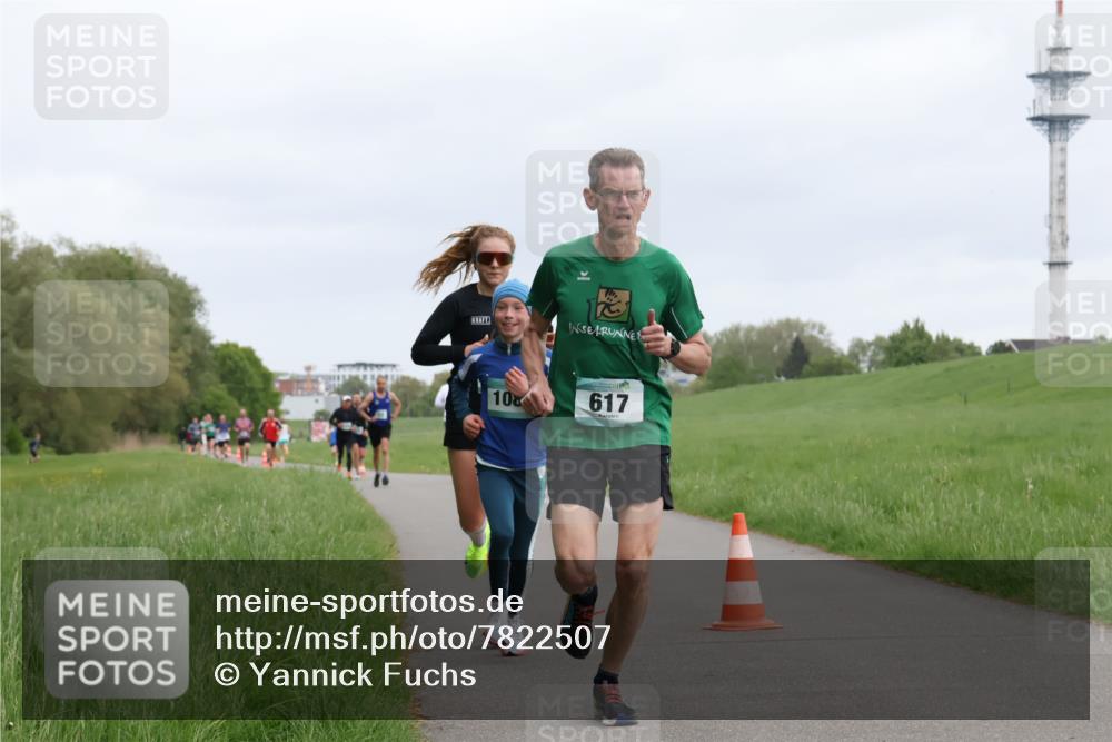 04.05.2025 - 8. Wedeler Halbmarathon Yannick Fuchs http://msf.ph/oto/7822507 04.05.2025 11:10:42 Laufen 10, 617 meine-sportfotos.de