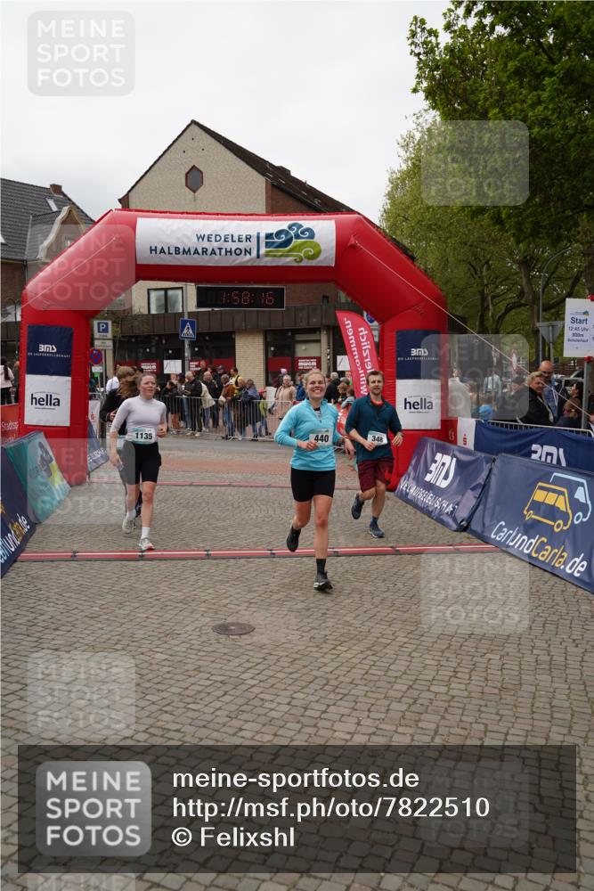 04.05.2025 - 8. Wedeler Halbmarathon Felixshl http://msf.ph/oto/7822510 04.05.2025 11:58:14 Ziel 3, 348, 440, 1135 meine-sportfotos.de