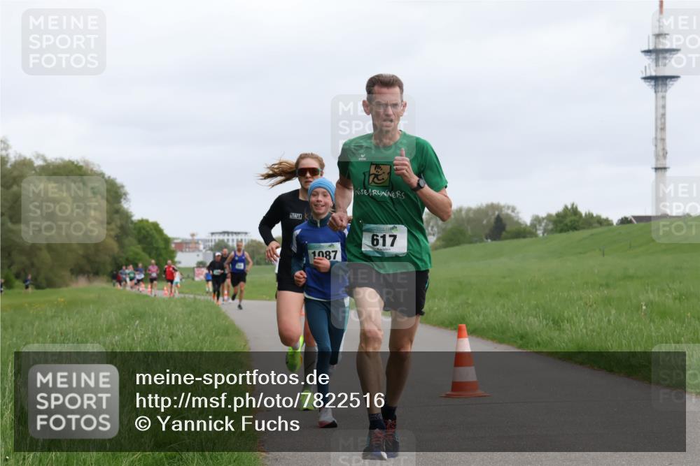 04.05.2025 - 8. Wedeler Halbmarathon Yannick Fuchs http://msf.ph/oto/7822516 04.05.2025 11:10:42 Laufen 1087, 617 meine-sportfotos.de