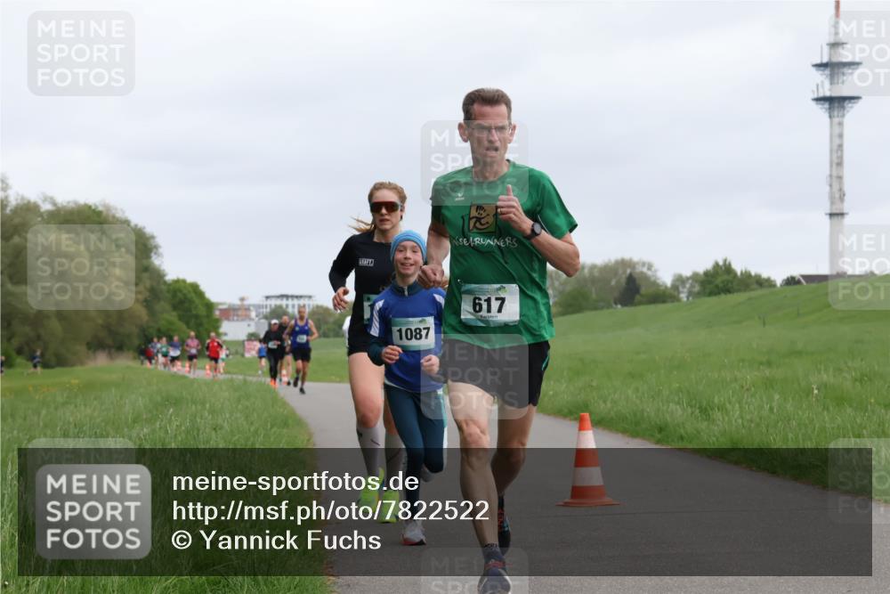 04.05.2025 - 8. Wedeler Halbmarathon Yannick Fuchs http://msf.ph/oto/7822522 04.05.2025 11:10:42 Laufen 1087, 617 meine-sportfotos.de