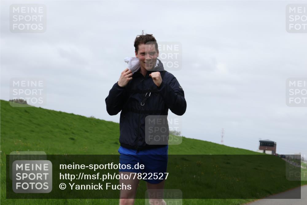04.05.2025 - 8. Wedeler Halbmarathon Yannick Fuchs http://msf.ph/oto/7822527 04.05.2025 11:52:09 Laufen  meine-sportfotos.de