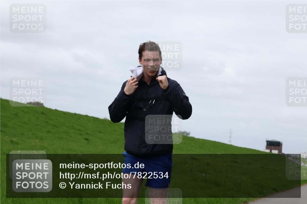 04.05.2025 - 8. Wedeler Halbmarathon Yannick Fuchs http://msf.ph/oto/7822534 04.05.2025 11:52:09 Laufen  meine-sportfotos.de