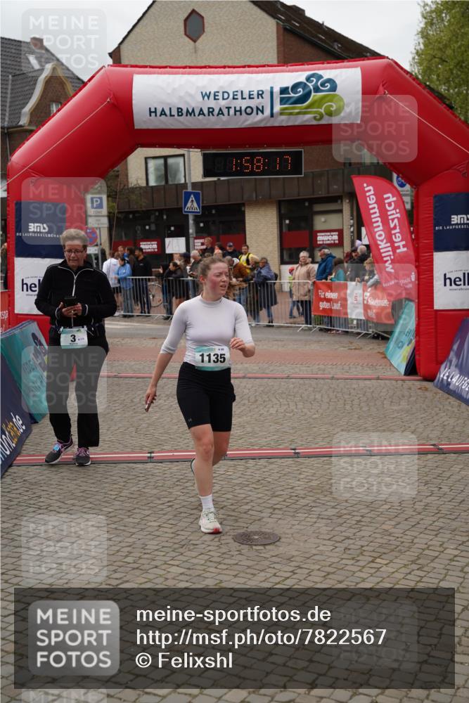 04.05.2025 - 8. Wedeler Halbmarathon Felixshl http://msf.ph/oto/7822567 04.05.2025 11:58:15 Ziel 3, 348, 440, 1135 meine-sportfotos.de