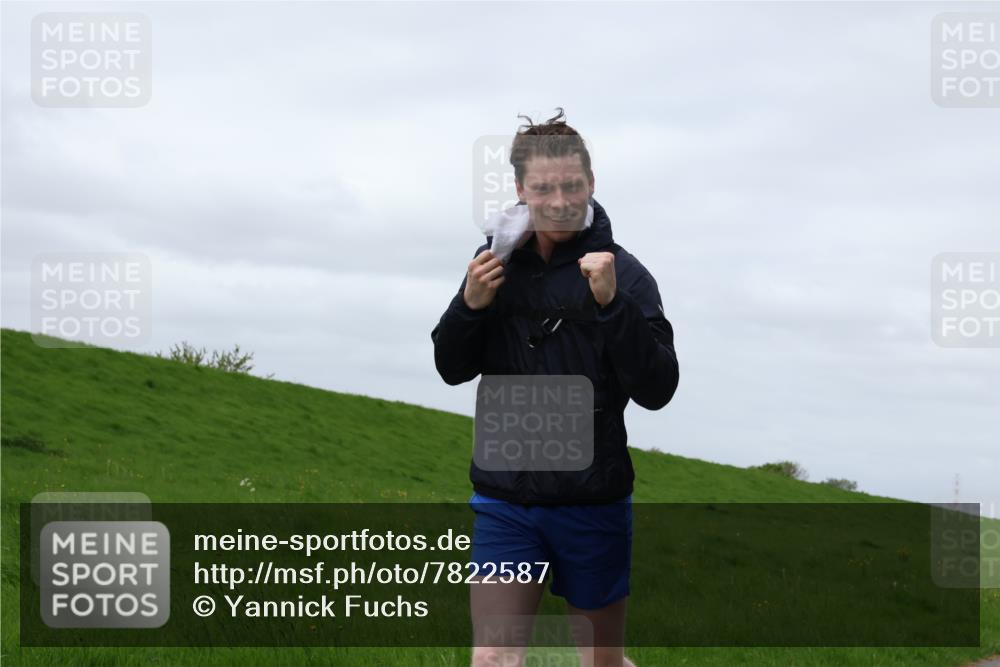 04.05.2025 - 8. Wedeler Halbmarathon Yannick Fuchs http://msf.ph/oto/7822587 04.05.2025 11:52:10 Laufen  meine-sportfotos.de