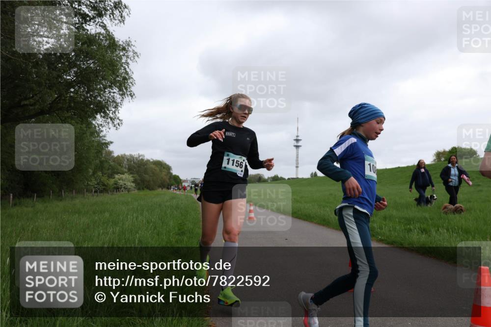 04.05.2025 - 8. Wedeler Halbmarathon Yannick Fuchs http://msf.ph/oto/7822592 04.05.2025 11:10:45 Laufen 1156, 10 meine-sportfotos.de