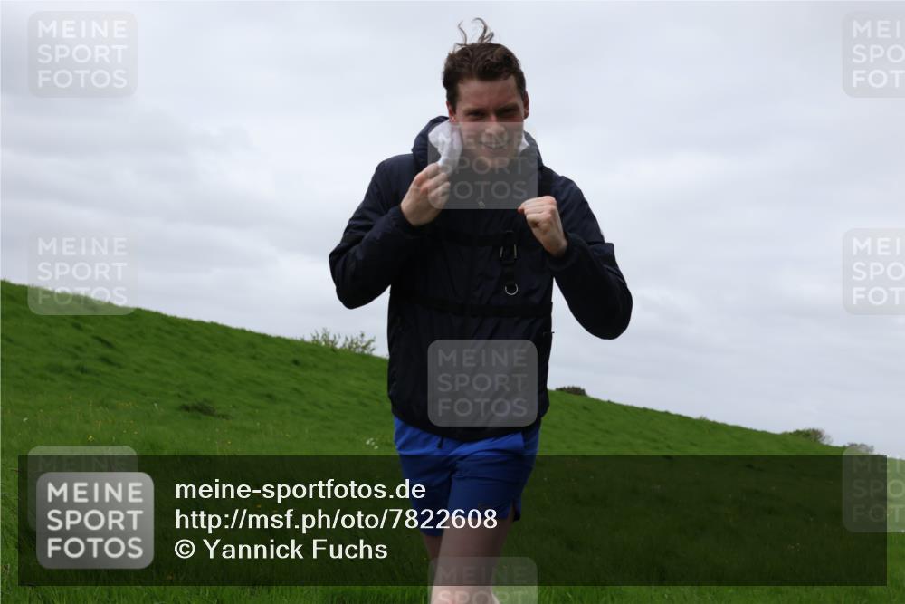 04.05.2025 - 8. Wedeler Halbmarathon Yannick Fuchs http://msf.ph/oto/7822608 04.05.2025 11:52:10 Laufen  meine-sportfotos.de