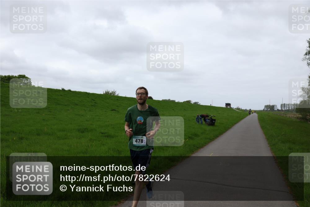 04.05.2025 - 8. Wedeler Halbmarathon Yannick Fuchs http://msf.ph/oto/7822624 04.05.2025 11:10:48 Laufen 478 meine-sportfotos.de