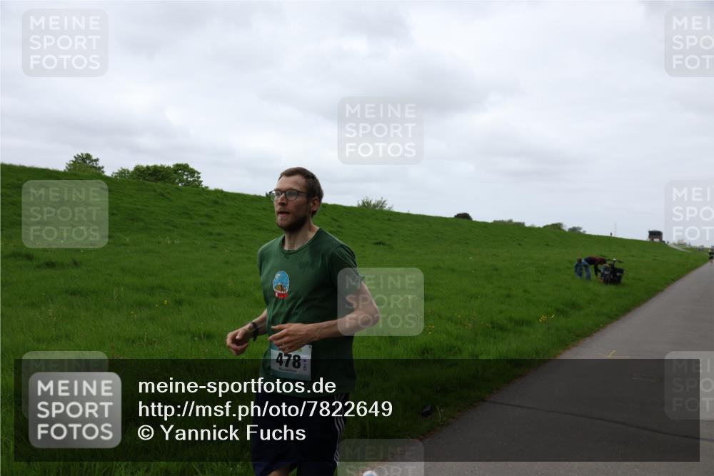 04.05.2025 - 8. Wedeler Halbmarathon Yannick Fuchs http://msf.ph/oto/7822649 04.05.2025 11:10:48 Laufen 478 meine-sportfotos.de