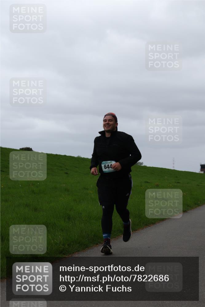 04.05.2025 - 8. Wedeler Halbmarathon Yannick Fuchs http://msf.ph/oto/7822686 04.05.2025 12:13:50 Laufen 644 meine-sportfotos.de