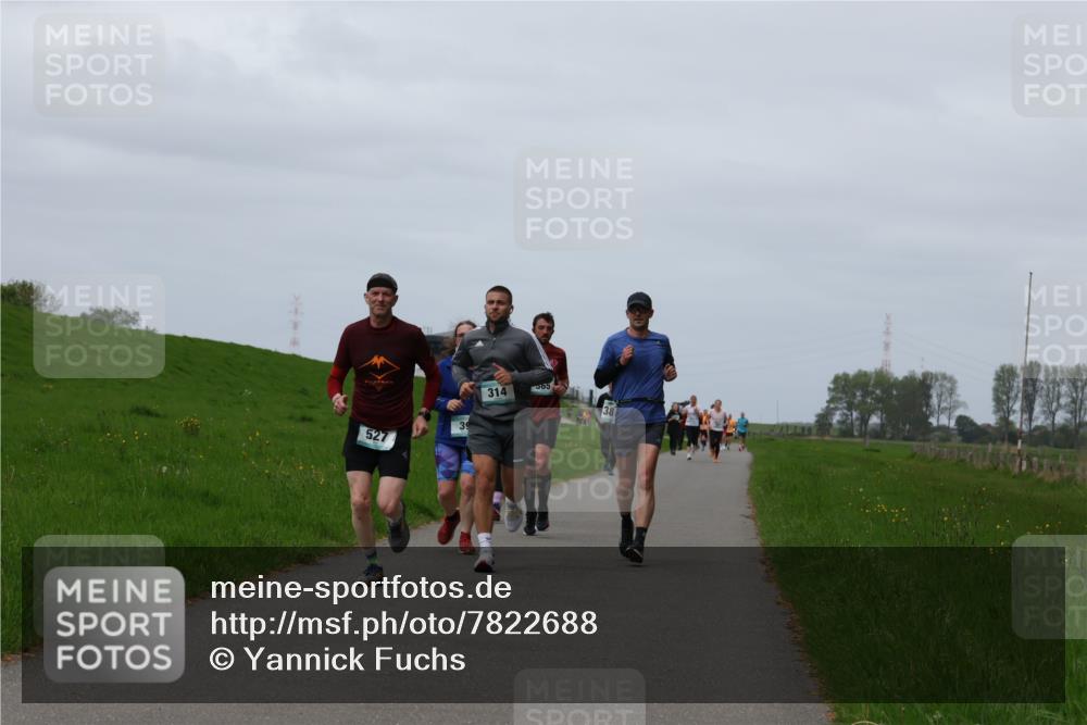 04.05.2025 - 8. Wedeler Halbmarathon Yannick Fuchs http://msf.ph/oto/7822688 04.05.2025 11:29:48 Laufen 527, 39, 365, 314, 38 meine-sportfotos.de