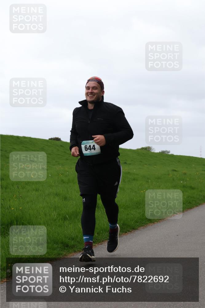 04.05.2025 - 8. Wedeler Halbmarathon Yannick Fuchs http://msf.ph/oto/7822692 04.05.2025 12:13:50 Laufen 644 meine-sportfotos.de