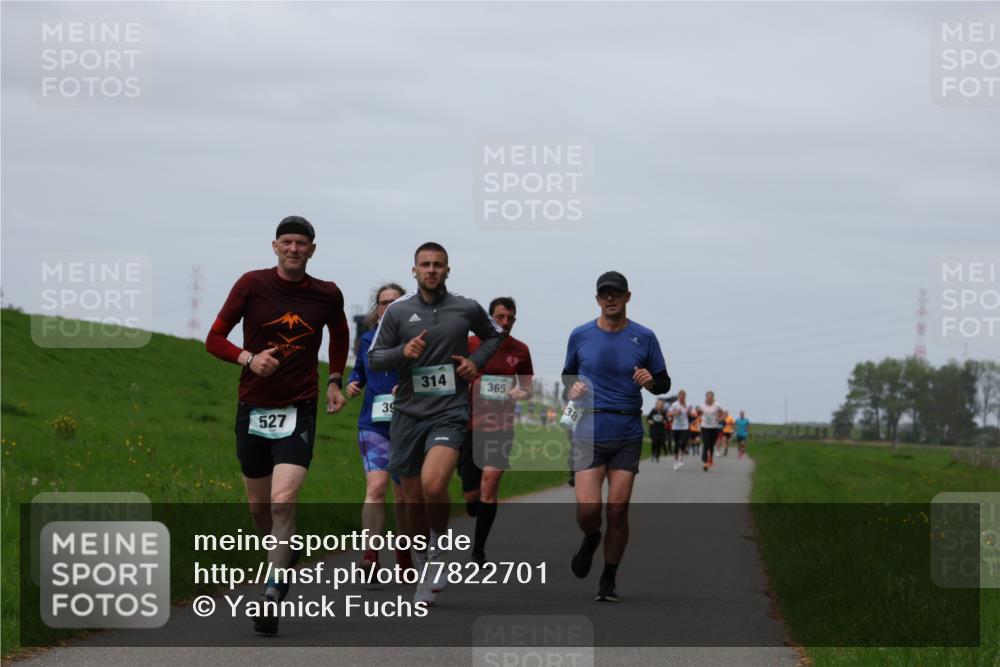 04.05.2025 - 8. Wedeler Halbmarathon Yannick Fuchs http://msf.ph/oto/7822701 04.05.2025 11:29:49 Laufen 527, 39, 314, 365, 38 meine-sportfotos.de