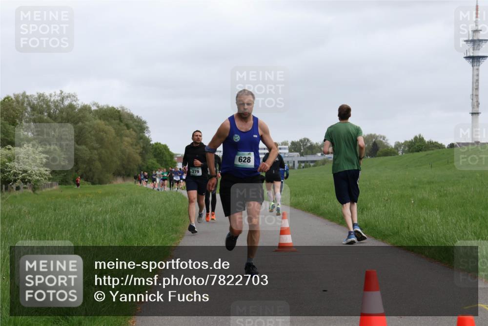 04.05.2025 - 8. Wedeler Halbmarathon Yannick Fuchs http://msf.ph/oto/7822703 04.05.2025 11:10:53 Laufen 279, 628 meine-sportfotos.de