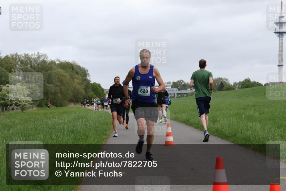04.05.2025 - 8. Wedeler Halbmarathon Yannick Fuchs http://msf.ph/oto/7822705 04.05.2025 11:10:53 Laufen 628 meine-sportfotos.de