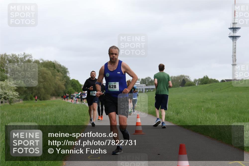 04.05.2025 - 8. Wedeler Halbmarathon Yannick Fuchs http://msf.ph/oto/7822731 04.05.2025 11:10:53 Laufen 279, 628 meine-sportfotos.de