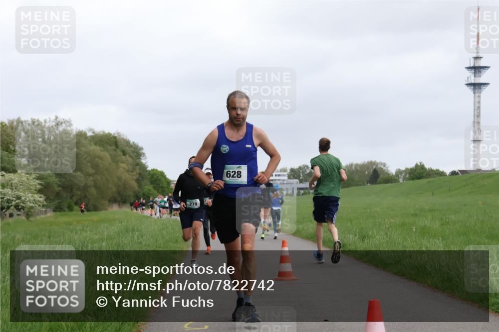 04.05.2025 - 8. Wedeler Halbmarathon Yannick Fuchs http://msf.ph/oto/7822742 04.05.2025 11:10:53 Laufen 279, 628 meine-sportfotos.de
