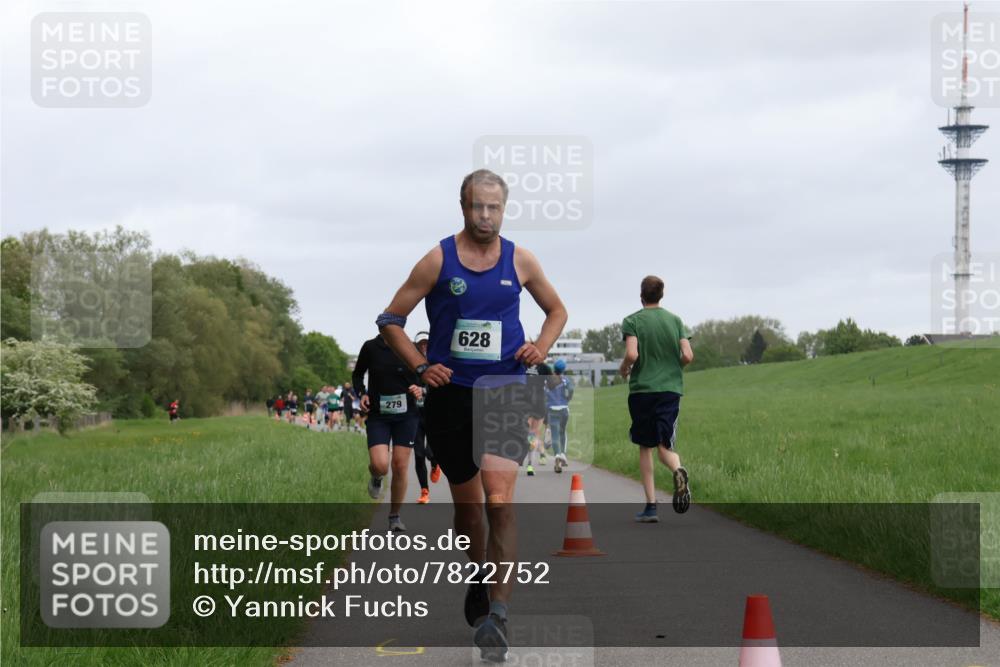 04.05.2025 - 8. Wedeler Halbmarathon Yannick Fuchs http://msf.ph/oto/7822752 04.05.2025 11:10:53 Laufen 279, 628 meine-sportfotos.de