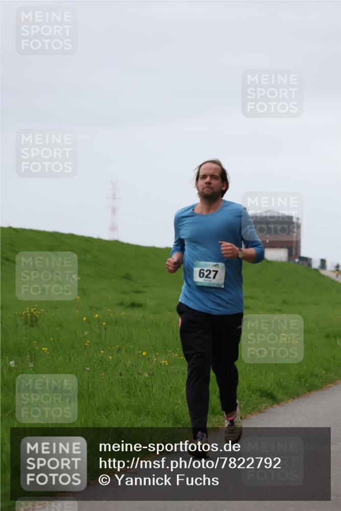 04.05.2025 - 8. Wedeler Halbmarathon Yannick Fuchs http://msf.ph/oto/7822792 04.05.2025 12:14:58 Laufen 627 meine-sportfotos.de