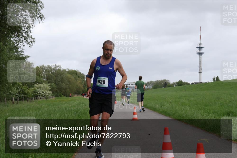 04.05.2025 - 8. Wedeler Halbmarathon Yannick Fuchs http://msf.ph/oto/7822793 04.05.2025 11:10:54 Laufen 628 meine-sportfotos.de