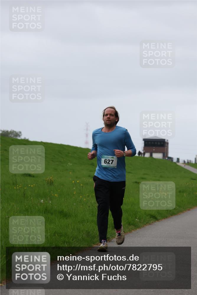 04.05.2025 - 8. Wedeler Halbmarathon Yannick Fuchs http://msf.ph/oto/7822795 04.05.2025 12:14:59 Laufen 627 meine-sportfotos.de