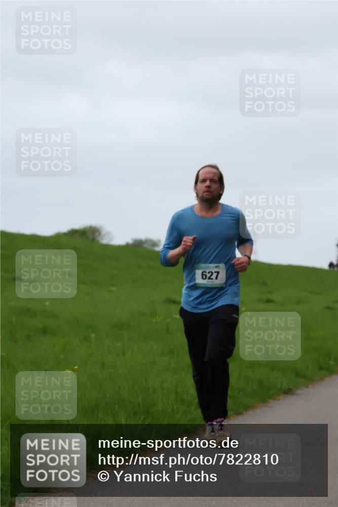 04.05.2025 - 8. Wedeler Halbmarathon Yannick Fuchs http://msf.ph/oto/7822810 04.05.2025 12:15:01 Laufen 627 meine-sportfotos.de