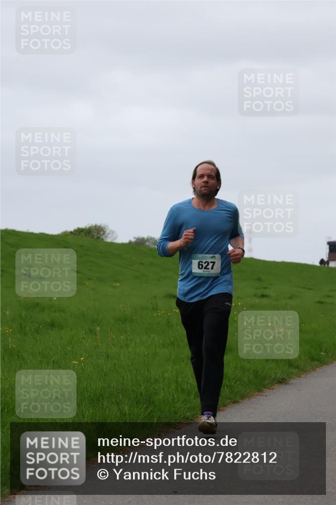 04.05.2025 - 8. Wedeler Halbmarathon Yannick Fuchs http://msf.ph/oto/7822812 04.05.2025 12:15:01 Laufen 627 meine-sportfotos.de