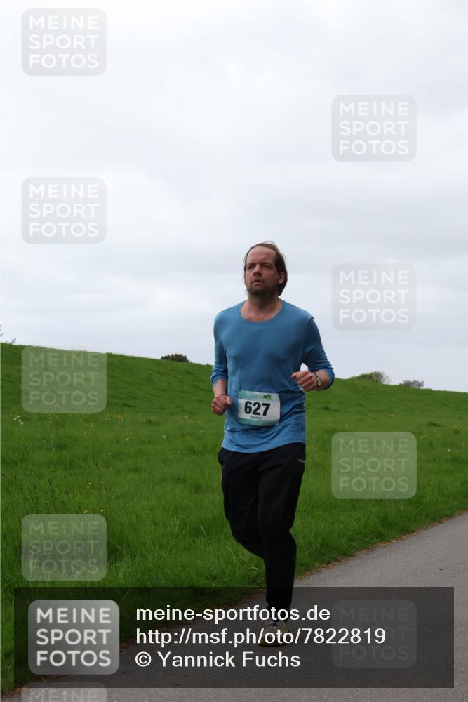 04.05.2025 - 8. Wedeler Halbmarathon Yannick Fuchs http://msf.ph/oto/7822819 04.05.2025 12:15:03 Laufen 627 meine-sportfotos.de