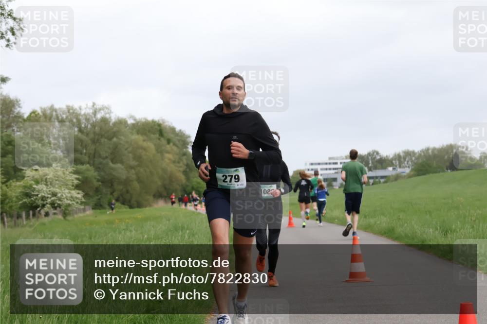 04.05.2025 - 8. Wedeler Halbmarathon Yannick Fuchs http://msf.ph/oto/7822830 04.05.2025 11:10:56 Laufen 279, 150, 08 meine-sportfotos.de