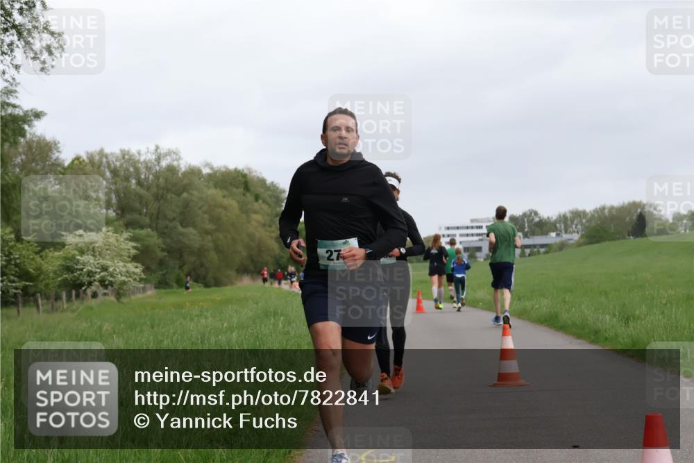 04.05.2025 - 8. Wedeler Halbmarathon Yannick Fuchs http://msf.ph/oto/7822841 04.05.2025 11:10:56 Laufen 27 meine-sportfotos.de