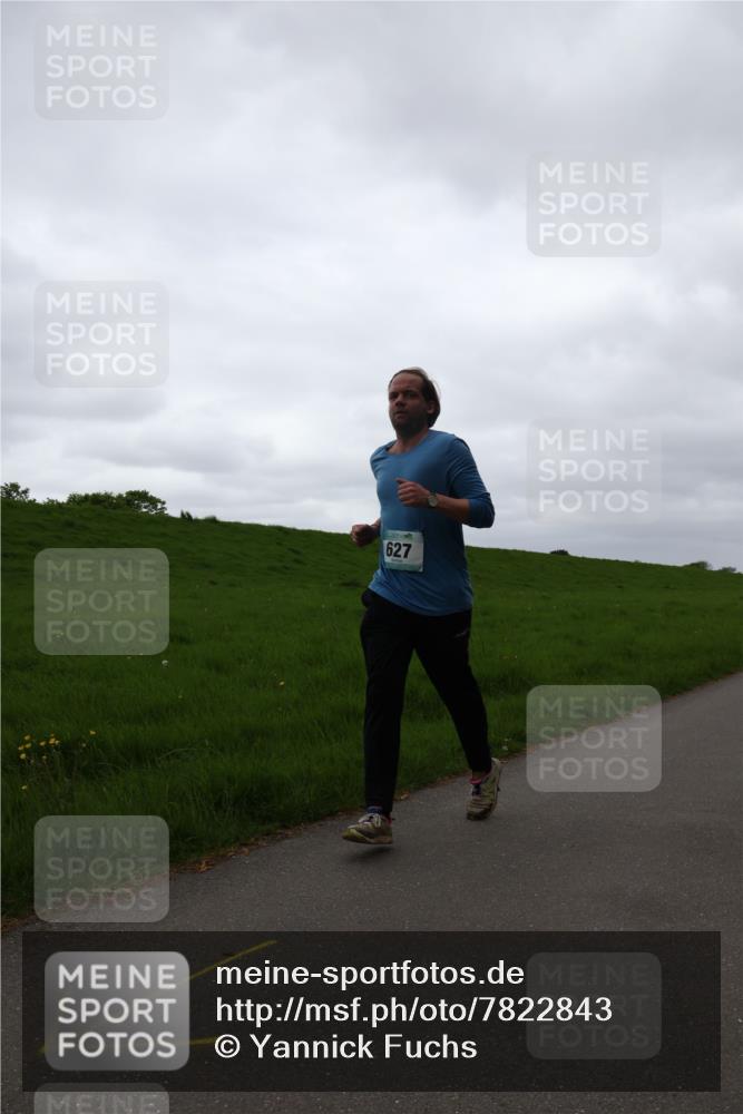 04.05.2025 - 8. Wedeler Halbmarathon Yannick Fuchs http://msf.ph/oto/7822843 04.05.2025 12:15:04 Laufen 627 meine-sportfotos.de