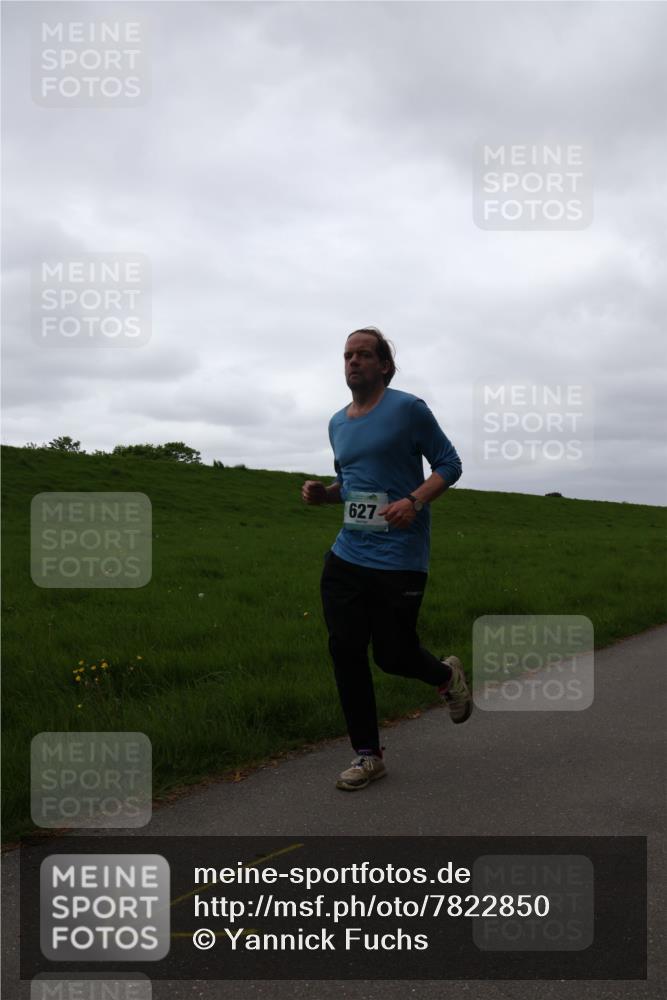 04.05.2025 - 8. Wedeler Halbmarathon Yannick Fuchs http://msf.ph/oto/7822850 04.05.2025 12:15:04 Laufen 627 meine-sportfotos.de