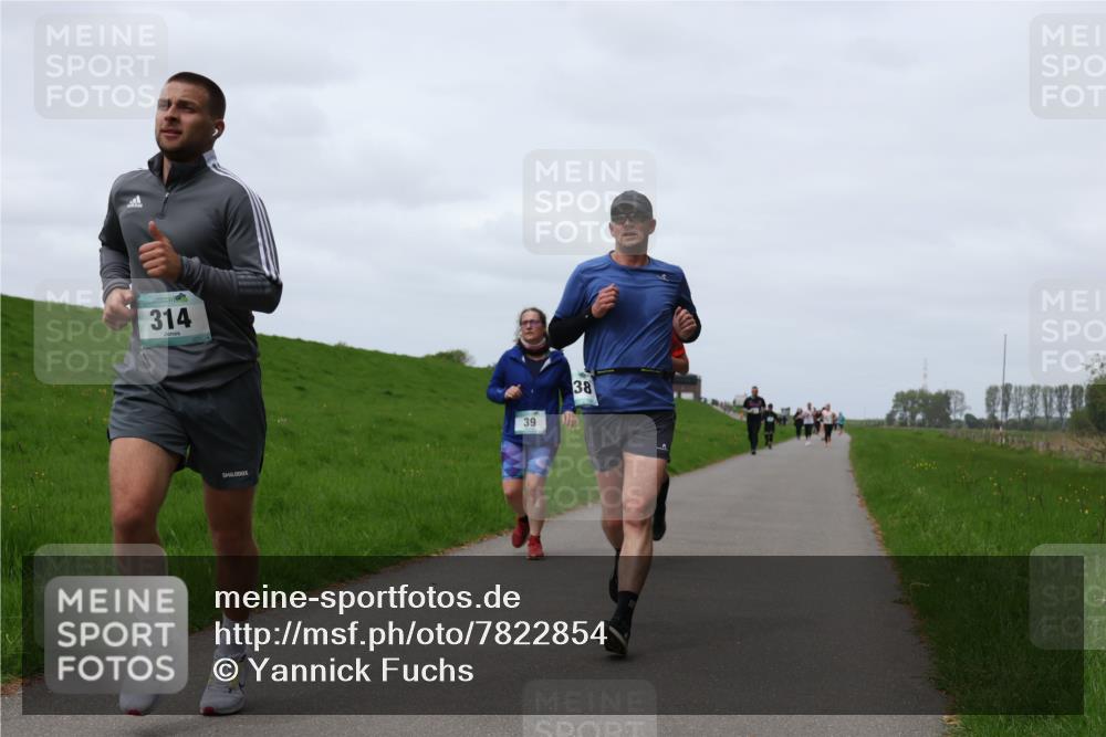 04.05.2025 - 8. Wedeler Halbmarathon Yannick Fuchs http://msf.ph/oto/7822854 04.05.2025 11:29:53 Laufen 314, 39, 38 meine-sportfotos.de