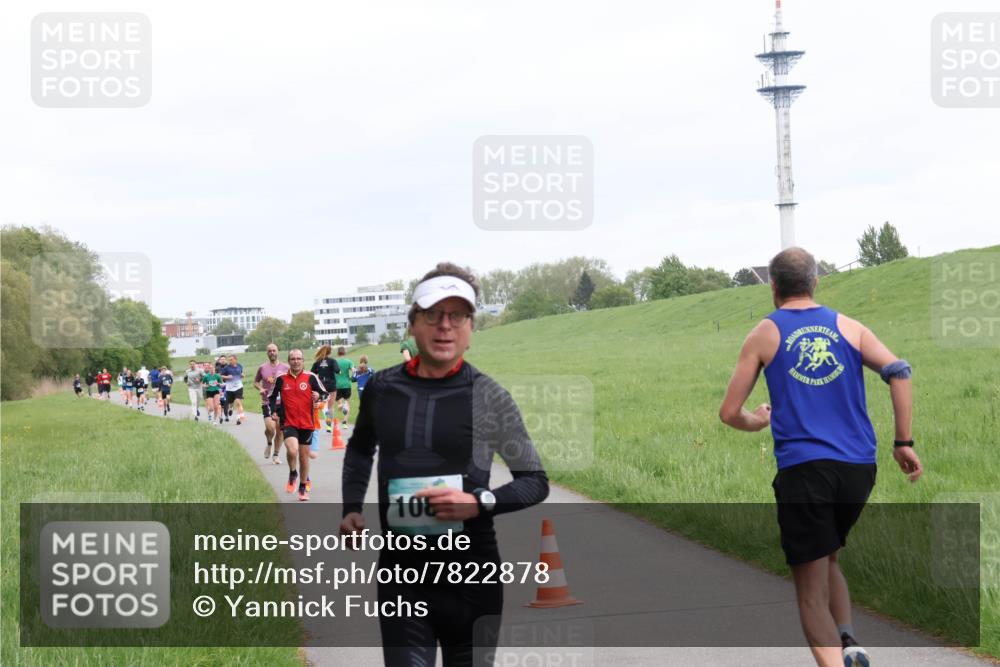 04.05.2025 - 8. Wedeler Halbmarathon Yannick Fuchs http://msf.ph/oto/7822878 04.05.2025 11:10:58 Laufen 108 meine-sportfotos.de