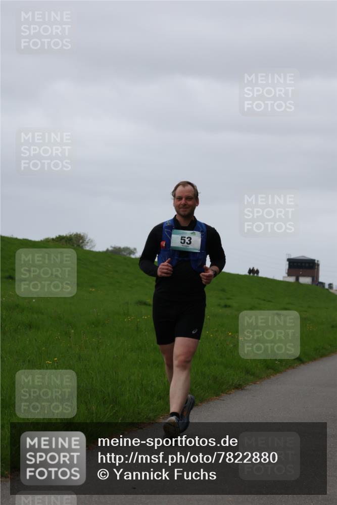 04.05.2025 - 8. Wedeler Halbmarathon Yannick Fuchs http://msf.ph/oto/7822880 04.05.2025 12:15:43 Laufen 53 meine-sportfotos.de
