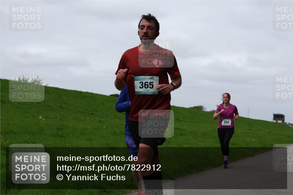 04.05.2025 - 8. Wedeler Halbmarathon Yannick Fuchs http://msf.ph/oto/7822912 04.05.2025 11:29:55 Laufen 142525252, 365, 392 meine-sportfotos.de