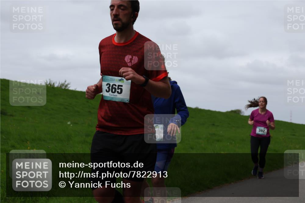 04.05.2025 - 8. Wedeler Halbmarathon Yannick Fuchs http://msf.ph/oto/7822913 04.05.2025 11:29:55 Laufen 365, 392 meine-sportfotos.de