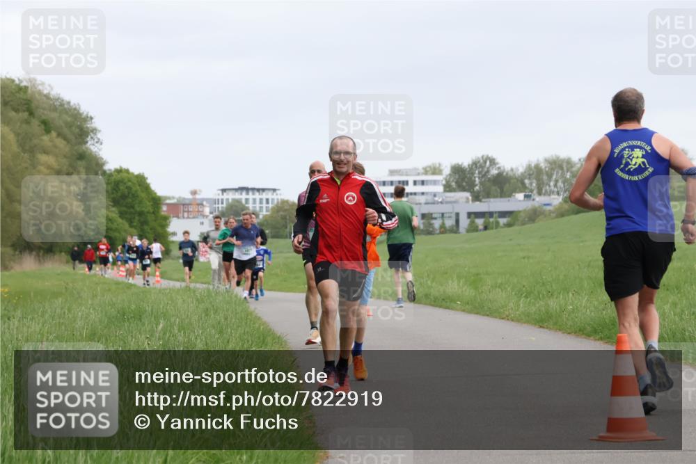 04.05.2025 - 8. Wedeler Halbmarathon Yannick Fuchs http://msf.ph/oto/7822919 04.05.2025 11:11:00 Laufen  meine-sportfotos.de