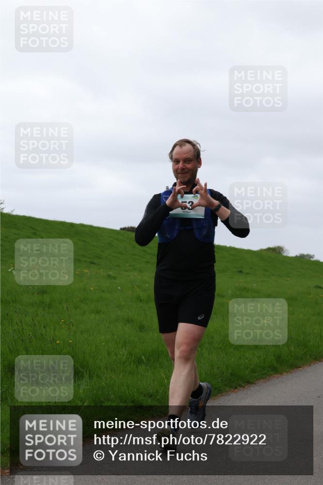 04.05.2025 - 8. Wedeler Halbmarathon Yannick Fuchs http://msf.ph/oto/7822922 04.05.2025 12:15:45 Laufen 53 meine-sportfotos.de