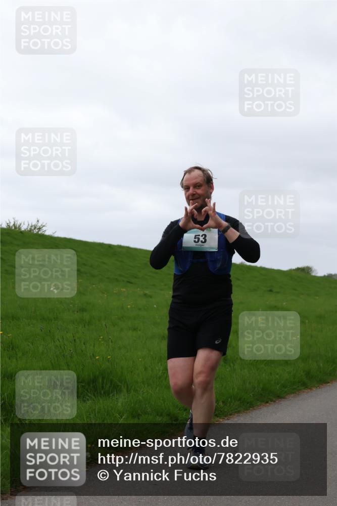 04.05.2025 - 8. Wedeler Halbmarathon Yannick Fuchs http://msf.ph/oto/7822935 04.05.2025 12:15:45 Laufen 53 meine-sportfotos.de
