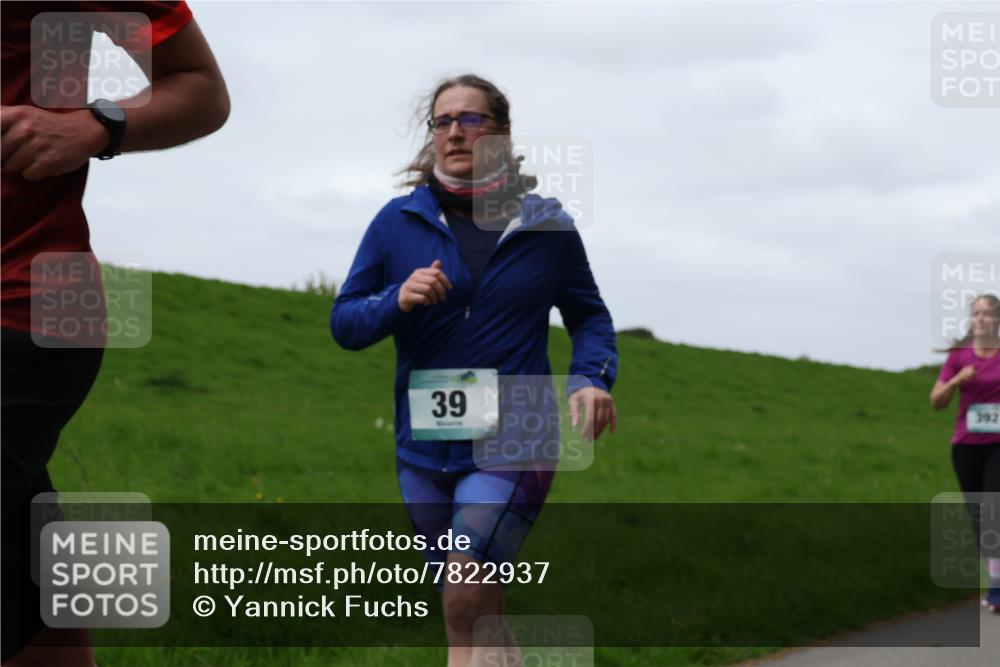 04.05.2025 - 8. Wedeler Halbmarathon Yannick Fuchs http://msf.ph/oto/7822937 04.05.2025 11:29:55 Laufen 39, 392 meine-sportfotos.de