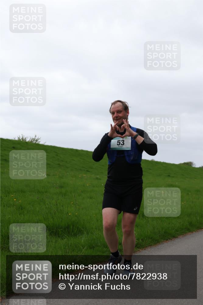04.05.2025 - 8. Wedeler Halbmarathon Yannick Fuchs http://msf.ph/oto/7822938 04.05.2025 12:15:45 Laufen 53 meine-sportfotos.de