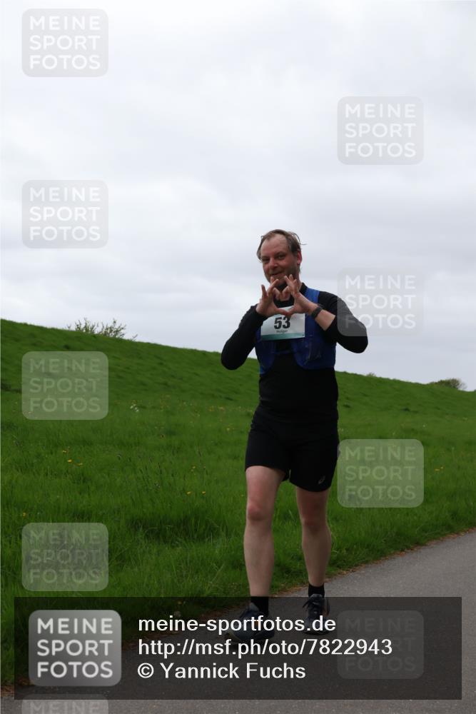 04.05.2025 - 8. Wedeler Halbmarathon Yannick Fuchs http://msf.ph/oto/7822943 04.05.2025 12:15:45 Laufen 53 meine-sportfotos.de