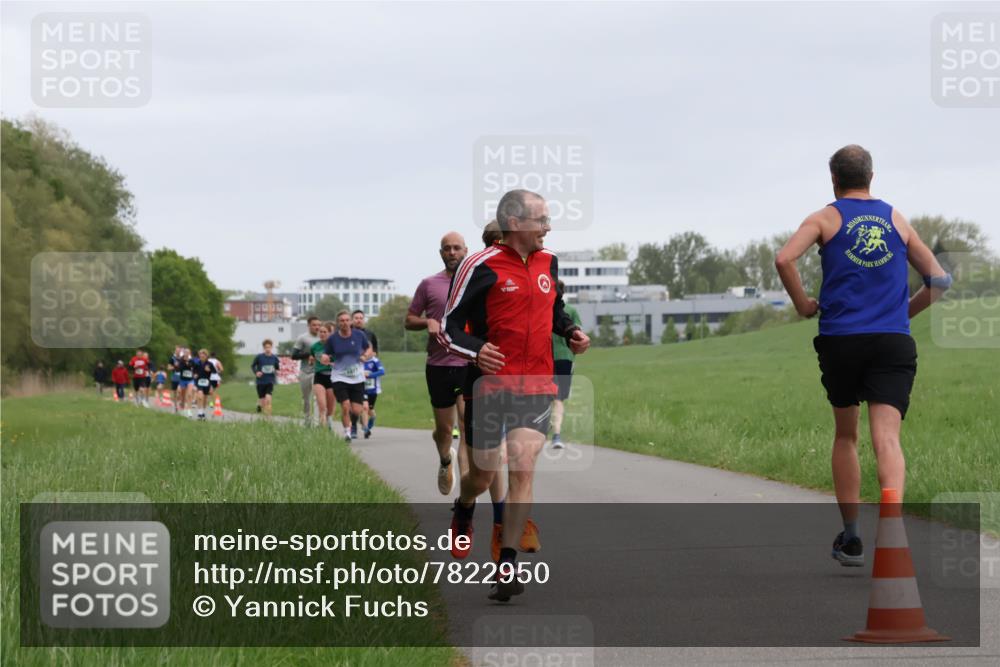 04.05.2025 - 8. Wedeler Halbmarathon Yannick Fuchs http://msf.ph/oto/7822950 04.05.2025 11:11:00 Laufen 10000 meine-sportfotos.de