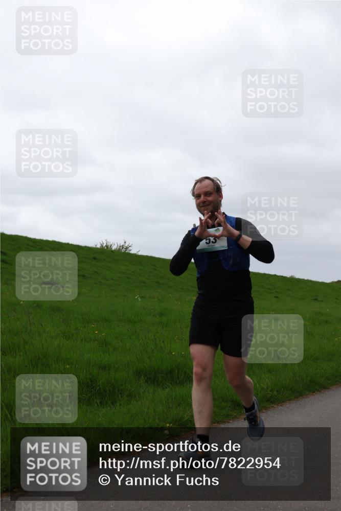 04.05.2025 - 8. Wedeler Halbmarathon Yannick Fuchs http://msf.ph/oto/7822954 04.05.2025 12:15:45 Laufen  meine-sportfotos.de