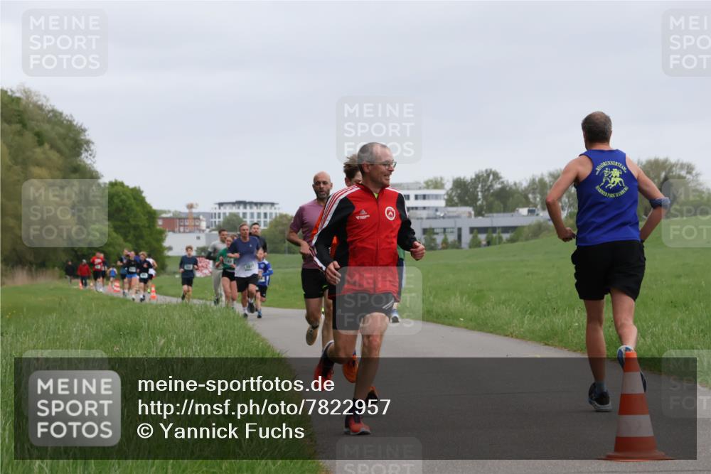 04.05.2025 - 8. Wedeler Halbmarathon Yannick Fuchs http://msf.ph/oto/7822957 04.05.2025 11:11:00 Laufen  meine-sportfotos.de