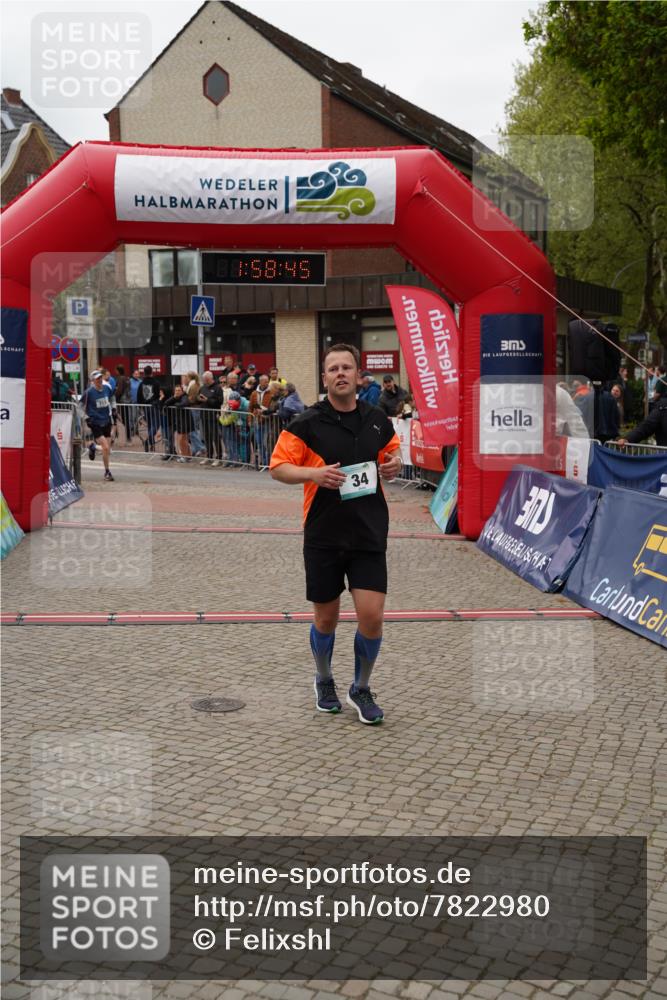 04.05.2025 - 8. Wedeler Halbmarathon Felixshl http://msf.ph/oto/7822980 04.05.2025 11:58:43 Ziel 34, 713 meine-sportfotos.de