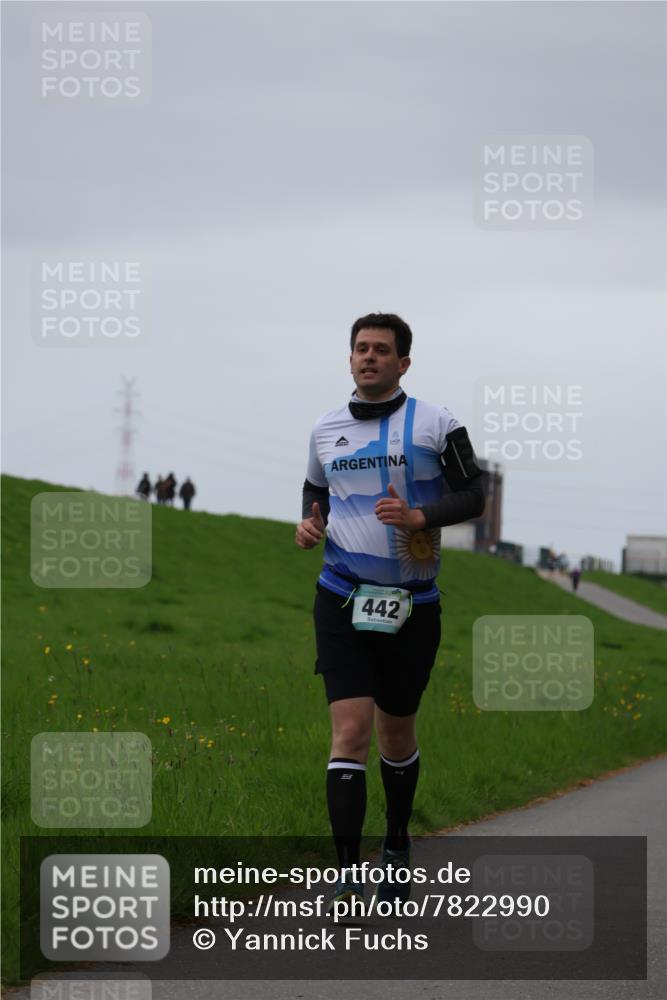 04.05.2025 - 8. Wedeler Halbmarathon Yannick Fuchs http://msf.ph/oto/7822990 04.05.2025 12:16:11 Laufen 4, 442 meine-sportfotos.de