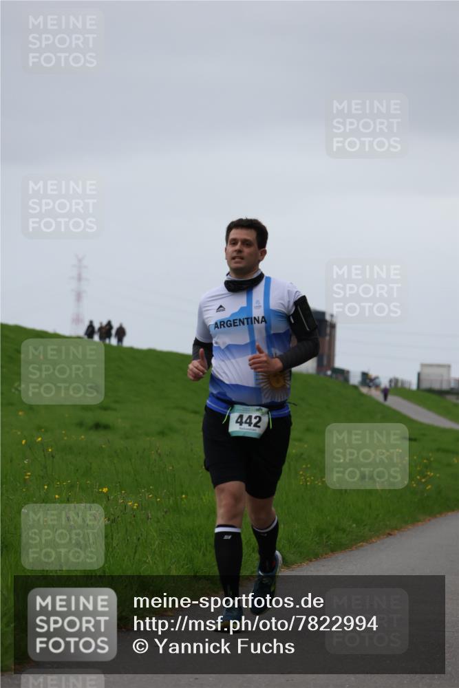 04.05.2025 - 8. Wedeler Halbmarathon Yannick Fuchs http://msf.ph/oto/7822994 04.05.2025 12:16:11 Laufen 442 meine-sportfotos.de